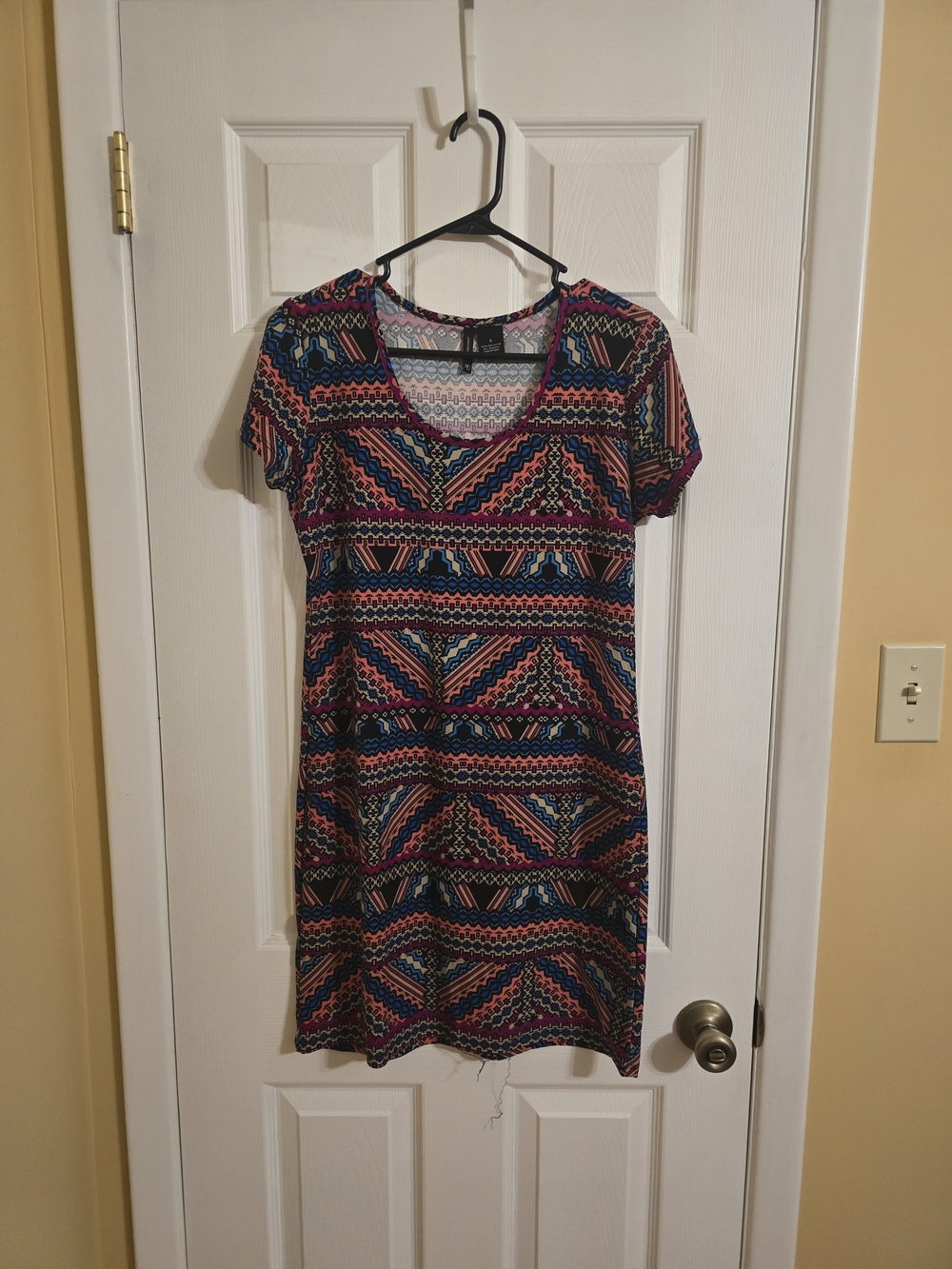 Short V-Neck Geometric Print Dress in Multicolor
